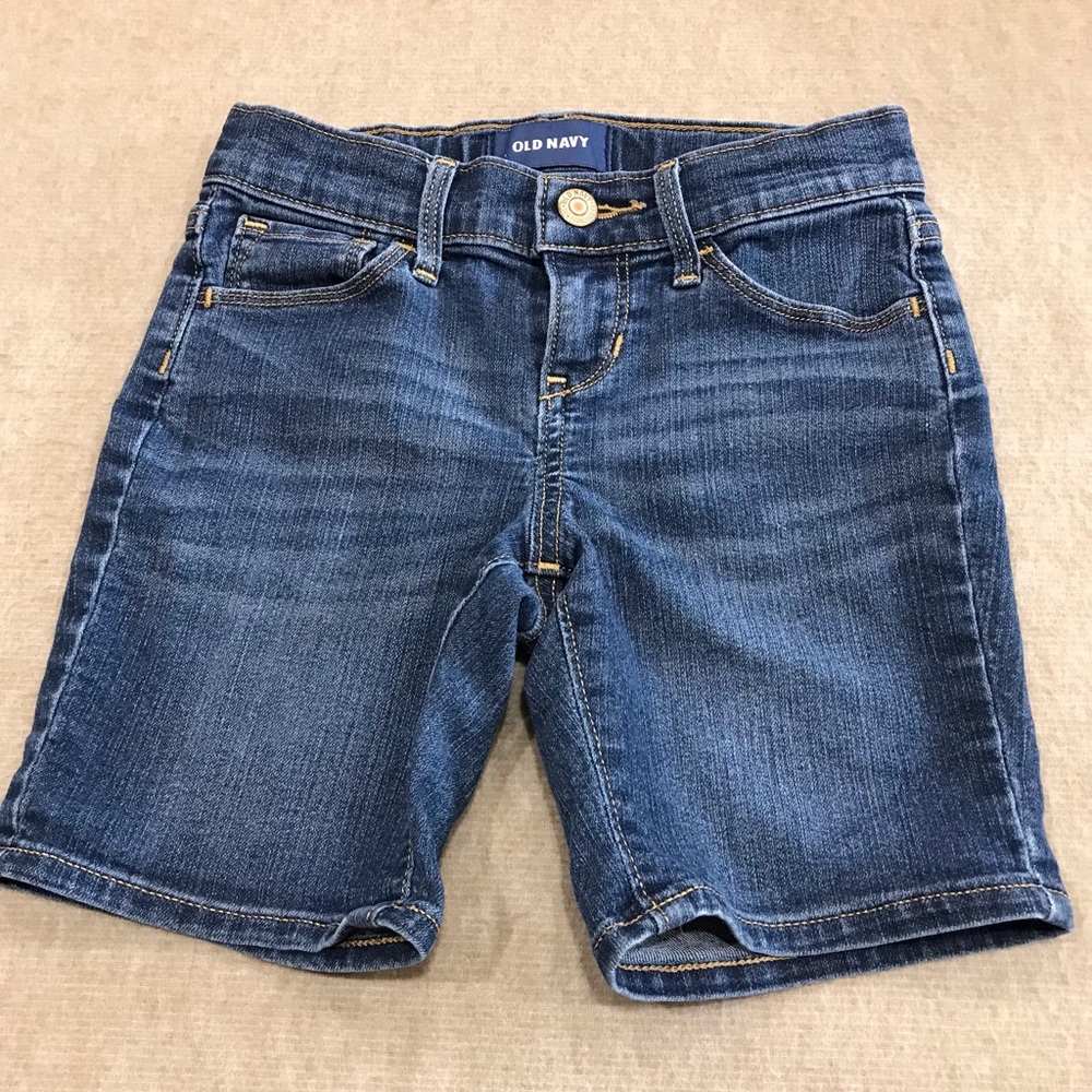 Old Navy Denim Blue Jean Shorts
Small 6 / 7 Regular
78% Cotton 20% Polyester - Picture 1 of 10